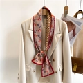 Écharpe étroite réversible à motifs floraux nouée sur le col d'un blazer élégant - Style de Texture Florale Géométrique Trèfle (LJ21-H144)