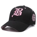 Berretto nero con ricamo lettera B gotica rosa e distintivo laterale alla moda - Regolabile / Nero Con Ricamo Rosa