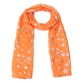 Détail d'une écharpe orange vif avec motifs flocons argentés et texture douce - Orange