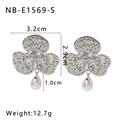 Detail of vintage flower earrings with sparkling cubic zirconia and white pearls - Three-Petal Flower Pearl Silver Style (NB-E1569-S) / 18K Gold