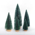 5er-Set mini künstliche grüne Weihnachtsbäume mit Holzsockel für festliche Dekoration - 10cm / Dunkelgrün