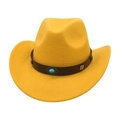 Dettaglio di cappello da cowboy giallo scamosciato con cinturino in pelle e turchese - Giallo