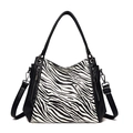 Elegante borsa zebrata bianca e nera con tracolla regolabile e dettagli in argento - Zebra Print
