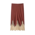 Elegante falda midi de satén terracota con delicado patchwork de encaje beige en el bajo - XS / Rojo Óxido Retazos Beige