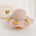 Dettaglio di cappello di paglia estivo con ricamo girasole e bordi a onde - Taglia Bambini 52cm Circonferenza / Cappello Rosa