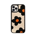 Funda de felpa para iPhone con bordado floral negro y naranja sobre estampado de leopardo - Bordado de Felpa con Flor Naranja / iPhone 13 Pro Max