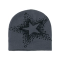 Detalle de gorro de punto gris con un patrón de estrella negra pixelada en la tela - M (56-58cm) / Gris