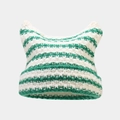 Détail de la maille d'un bonnet rayé vert et blanc avec des oreilles de chat pour femme - Taille unique / Rayé Blanc Vert
