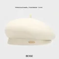 Beige Wollbaskenmütze für Damen mit dickem Wollstoff und eleganter Metall-Applikation - Einheitsgröße (54-58cm) / Beige