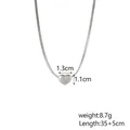 Vista dettagliata del ciondolo a cuore argento 1,3x1,1cm su catena a serpente - Catena a Serpente Cuore Argento