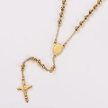 Dettaglio della collana dorata con ciondolo a croce e medaglione con cristalli - Stile 1 (Medaglia con Bordo in Strass) / Oro