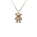 Nahaufnahme des goldenen Bärenanhängers mit Zirkonia und schwarzen Kristallaugen - Bär mit vollen Diamanten und schwarzen Kristallaugen