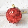 Glinsterende rode kerstbal met sneeuwvlok lovertjes en gouden ophanghaakje - Sneeuwvlok Rode Schuimbal / 6cm