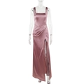 Detail eines eleganten Satin-Maxikleids mit quadratischem Ausschnitt und geraffter Taille - XS / Altrosa