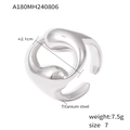 Anello in acciaio al titanio argento lucido con design a goccia stratificato misura 7 - US 7 / Argento