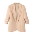 Detail van abrikooskleurige blazer met driekwart gerimpelde mouwen en revers - Donker kaki