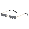 Lunettes de soleil tendance en forme de cœur avec verres gris et monture en métal doré - Monture Dorée Verres Gris