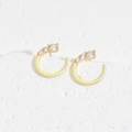 Orecchini a cerchio a C in smalto giallo chiaro con base dorata e zirconi brillanti - Giallo