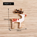 Detailed view of Christmas reindeer pendant with 23mm size and 1.3g weight measurement - Moose Shape (YD581)