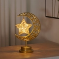 Lampe LED en croissant de lune et étoile dorée avec lueur chaude sur bois - Lampe Étoile en Rotin Cadre Ajouré / Blanc chaud