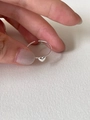 Minimalistischer silberner herzförmiger verstellbarer offener Ring mit Metalleffekt - Verstellbarer Offener Stil / Silber Herzanhänger Stil