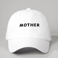 Klassische weiße Baumwoll-Baseballkappe mit markanter schwarzer MOTHER Bestickung vorne - Einheitsgröße / Weiß