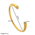 Vista dettagliata del bracciale in titanio dorato con perle e misure della larghezza - Oro