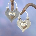 Orecchini a cuore geometrici vintage gypsy con finitura in argento antico goffrato - Cuore Vintage