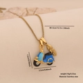 Collana in acciaio inossidabile dorato con scooter vintage blu e ciondoli a piuma - Scooter Blu e Piuma (1#)