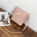 Sac seau matelassé rose avec fermoir doré et motif à losanges élégant pour femmes - Rose