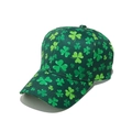 Detail van St. Patrick's Day pet met klaverprints en een gebogen klep voor heren - Donkergroene Klaver