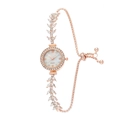 Elegante reloj de cadena en oro rosa para mujer con cristales de hoja y esfera de nácar - Oro rosa