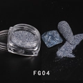 Makroaufnahme von FG04 reflektierendem blau-silbernem Nagelglitzerpuder im Tiegel - Reflektierendes Diamantpulver FG-04