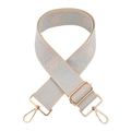 Gros plan d'une bandoulière brodée bleu clair avec des mousquetons dorés en métal - Rose Clair Bleu Clair Floral