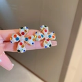 Vintage Kreuzohrringe mit weißer Emaille Goldplattierung und bunten Schmucksteinen - Blumen-Ohrclip / bunt