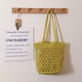 Bolso de hombro calado hecho a mano color amarillo jengibre con diseño de panal - Amarillo