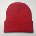 Berretto in maglia rossa classica con risvolto in morbido acrilico per l'inverno - Rosso