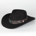 Détail de chapeau fedora noir vintage avec bande cuir, broderies et crâne de taureau - Réglable / Noir