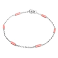 Bracelet chaîne en argent avec sept breloques cylindriques en émail rose et fermoir mousqueton - Style Argent + Rose (KB165164-Z)