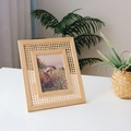 Minimalistischer Echtholz-Fotorahmen mit natürlichem Rattangeflecht und Blumenillustration - 5 Zoll