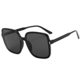 Occhiali da sole neri quadrati oversize con rivetti in metallo argento e lenti scure - Montatura Nera Lenti Grigie