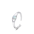 Anello regolabile in argento 925 con una pietra di opale rotonda dai riflessi cangianti - Aperto Regolabile / Bianco