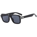 Lunettes de soleil carrées noires classiques avec verres gris et détails en argent - Noir Brillant (Lentille Gris Foncé)