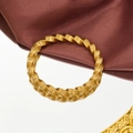 Elegante brazalete dorado de acero inoxidable con diseño de cable trenzado y brillo de lujo - Dorado