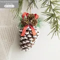 Pigna naturale con neve bianca, fiocco rosso a pois e decorazione di aghi di pino verde - Pigna con Fiocco a Pois Rosso Bianco (Stile B) / 10cm / 35g