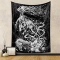 Dettaglio di un arazzo bohémien con teschio bianco e nero appeso a una parete decorata - 73X95CM / Tessuto Spazzolato