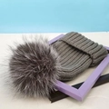 Dunkelgraue Winter-Strickmütze mit großem Pelzbommel aus Fuchspelz und dicker Struktur - Einheitsgröße / Dunkelgrauer Hut Mit Silberfuchs Bommel