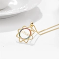 Collar de girasol en oro de 18k con circonitas de colores y colgante MAMA en blanco - Flor de Colores MAMA