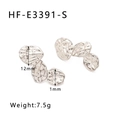 Dettaglio di orecchini d'argento con finitura martellata, misura 12mm, modello HF-E3391-S - Placcato 18K / Argento (HF-E3391-S)