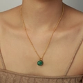 Gouden kralenketting met een ronde groene malachiet hanger voor dames, chic - Malachiet Hanger / Goud